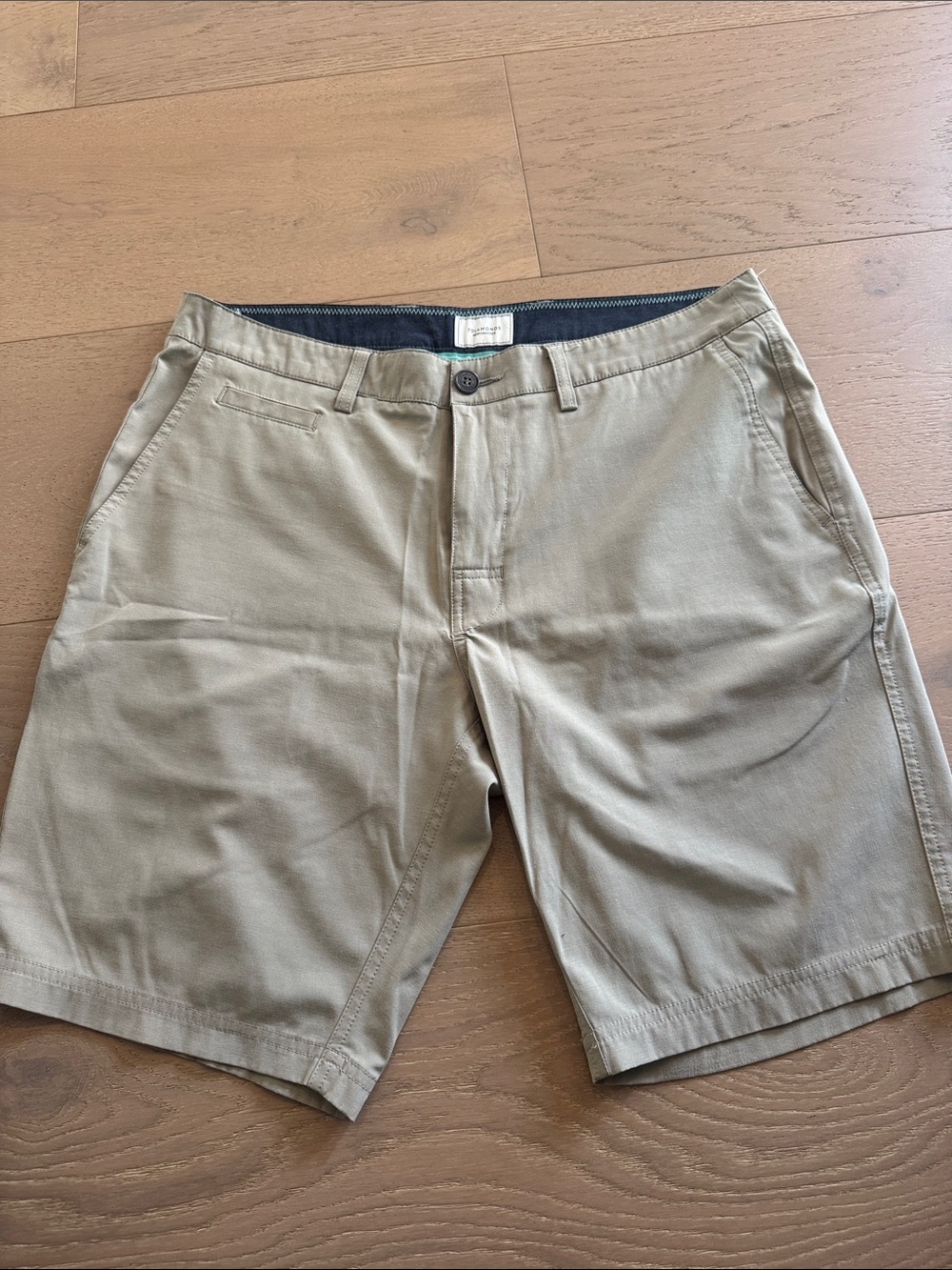 7 Diamonds Men's Flat Front Shorts in Khaki